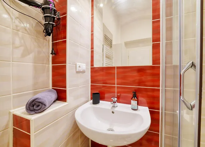 Luxury Apartment *